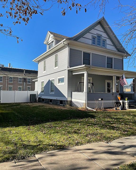 1st image of 709 N Burlington Ave