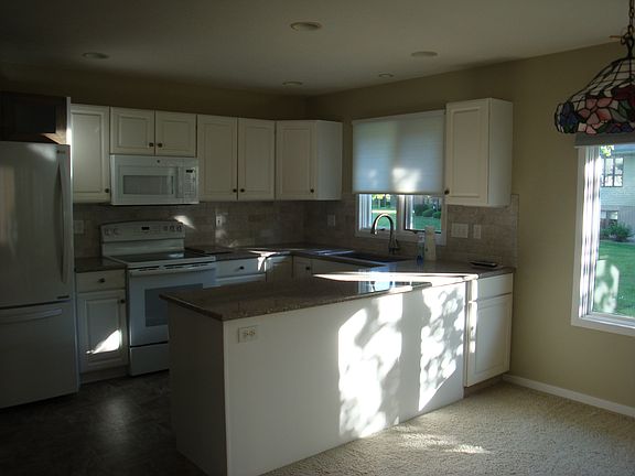 4th image of 221 Parkside Dr