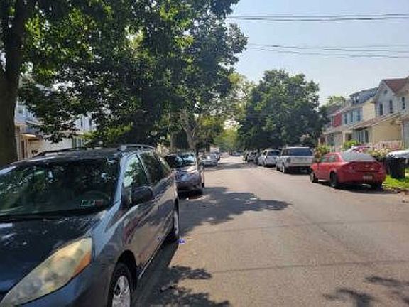 Exterior Neighborhood (street photo)