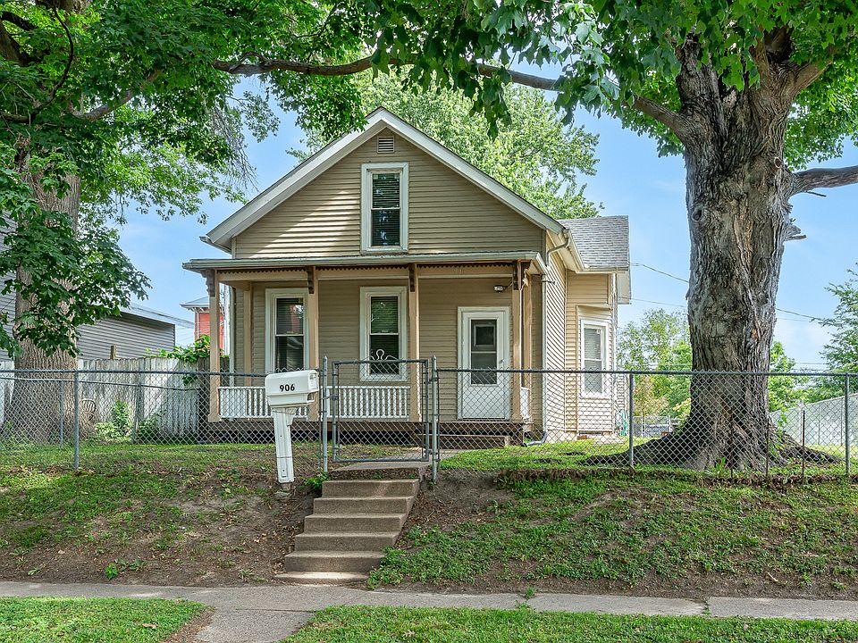 1st image of 906 W 14th St