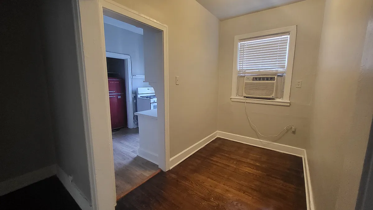 Photo 2 of 11 - 128 Stonewall St #8 - Memphis, TN Building Photo - 128 Stonewall St #8