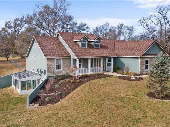 20735 Dempsey Rd, Leavenworth, KS 66048