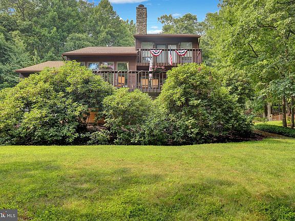 2nd image of 814 Holly Ln