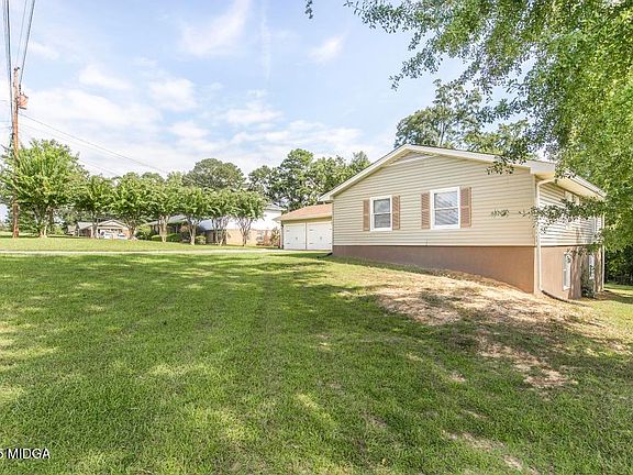 4th image of 3185 Willowdale Dr