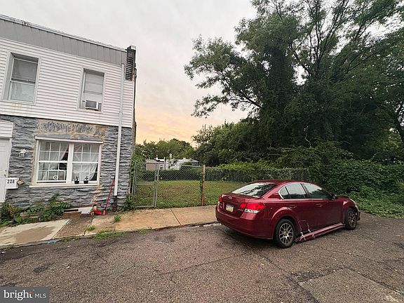5th image of 222 E Clapier St