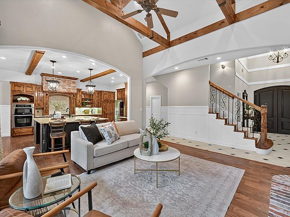 5th image of 9651 Yellow Rose Ln