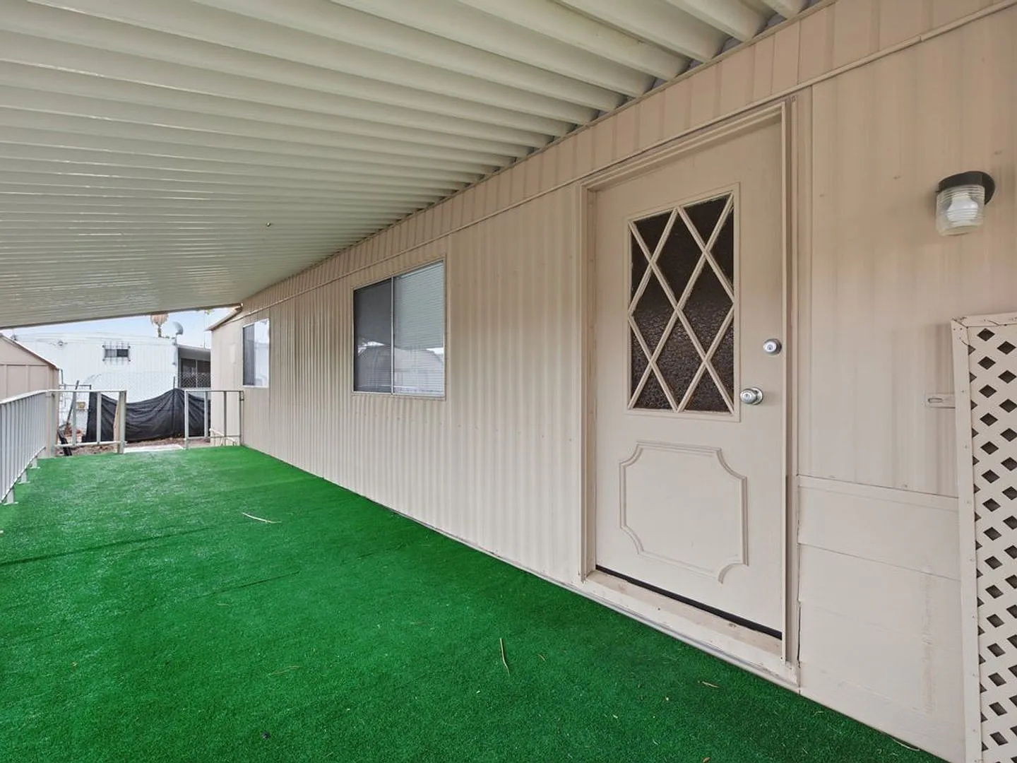 3 Bedroom 2 Bathroom With community Pool! — Photo 4