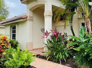 745 Lake Blvd, Weston, FL 33326