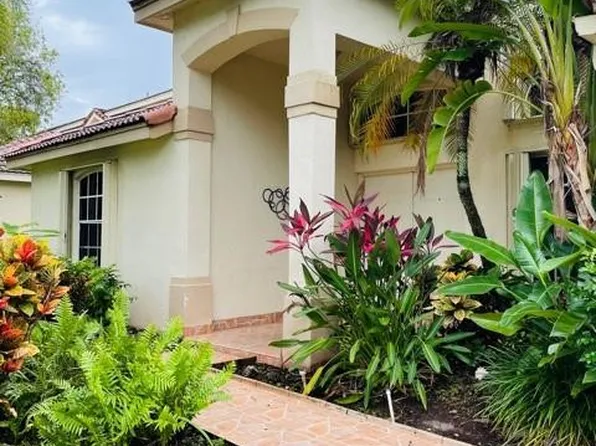 745 Lake Boulevard, Weston, FL 33326