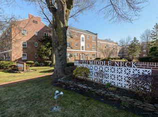 221 Middle Neck Rd, Great Neck, NY 11021