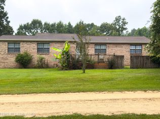 30 Lakeshore Dr, Lumberton, MS 39455