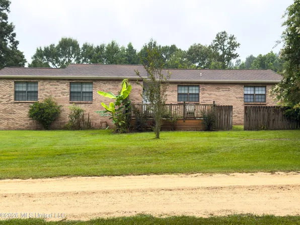 30 Lakeshore Dr, Lumberton, MS 39455