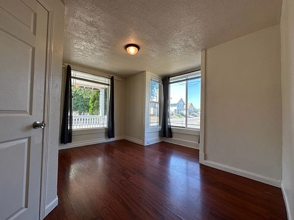 4th image of 828 W Maxwell Ave #1