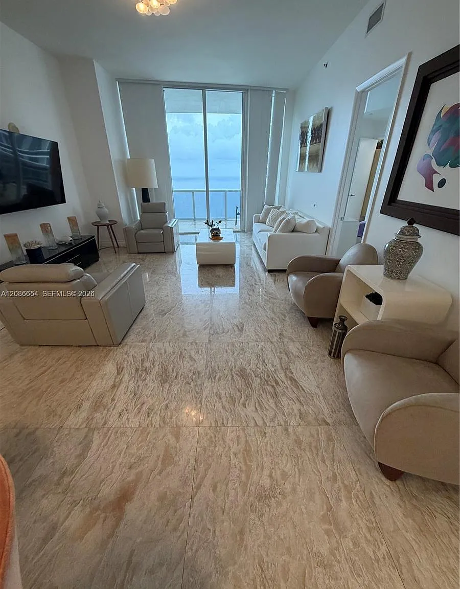 Tdr Tower Ii Condo — Photo 2