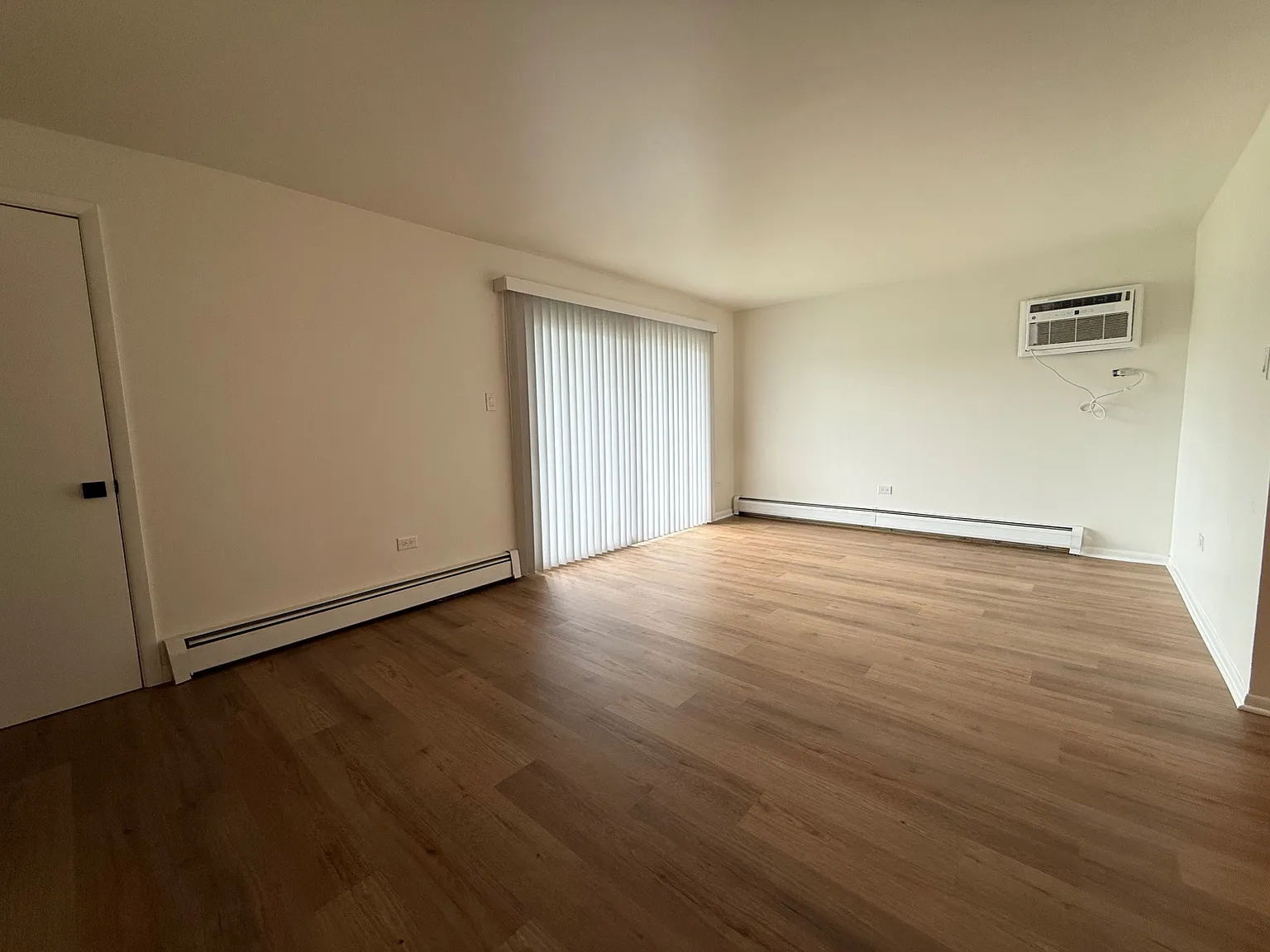 1 bed, 700 sqft, $1,425 — Photo 2