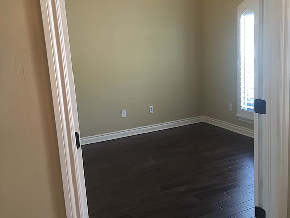 4th image of 5613 NW 124th St