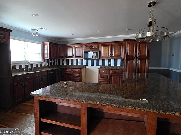 3rd image of 501 Dunbar Rd