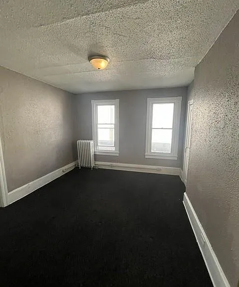 223 W Rowe St — Photo 7