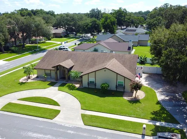 1109 Hunt Club Ln, Valrico, FL 33594