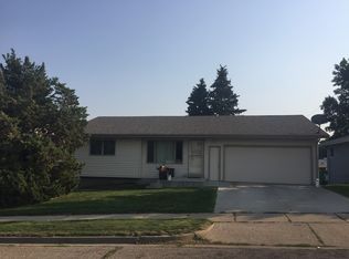 2215 Hoover Ave, Bismarck, ND 58501