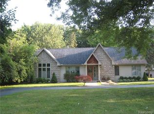 8568 Rucker Rd, Grosse Ile, MI 48138