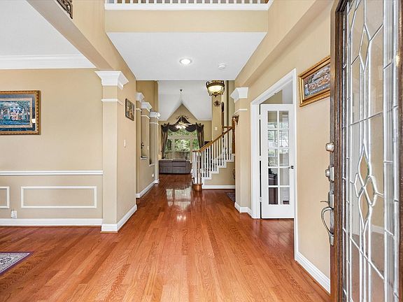 3rd image of 5410 Drakeview Ct