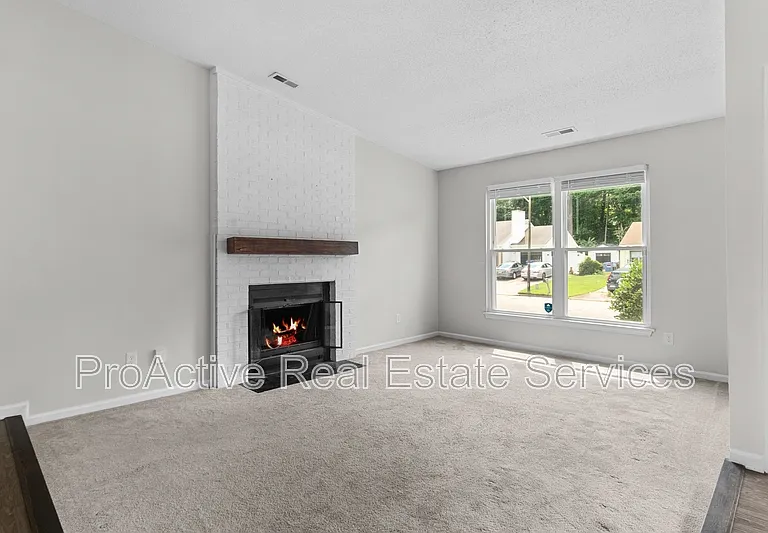 3409 Woodbaugh Dr — Photo 4
