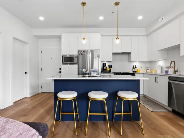 20286 72b Ave #311, Langley, BC V2Y 3X4