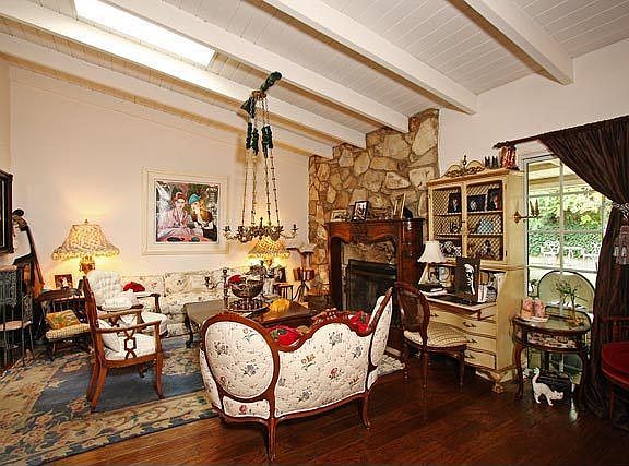 4th image of 22960 Calabash St