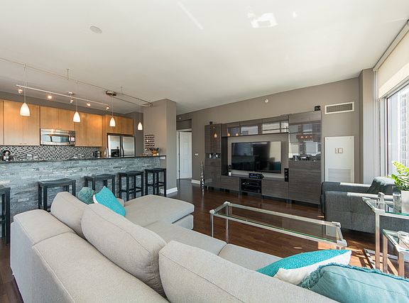 3rd image of 100 E 14th St APT 1810