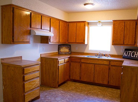 3rd image of 1413 E Everglade Ave