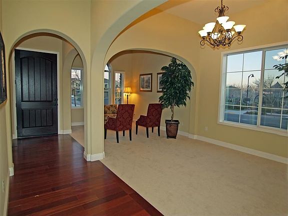Entrance/livingroom view