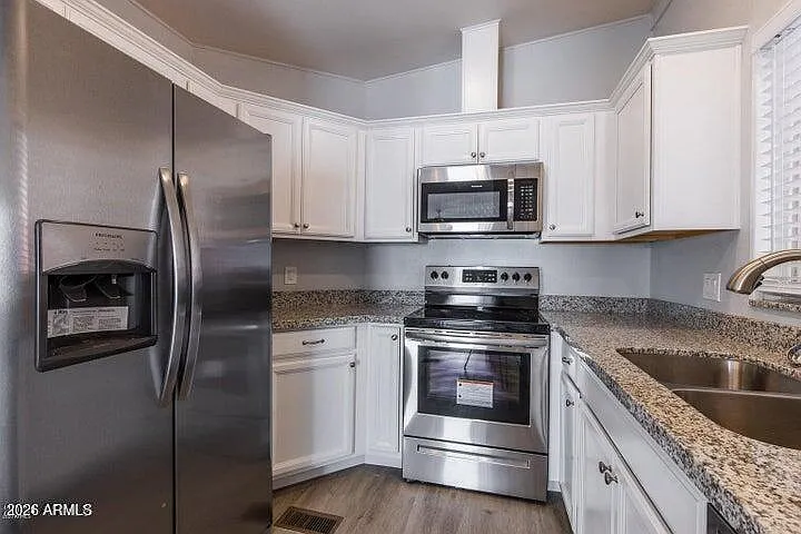 1864 E Augusta Ave — Photo 7