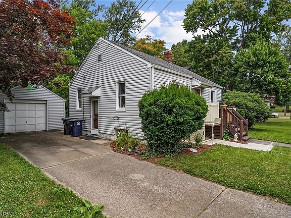 2nd image of 1880 Tonawanda Ave