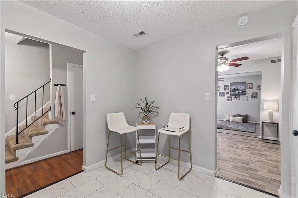3 bed, 1.5 bath, 1400 sqft, $1,900 — Photo 4