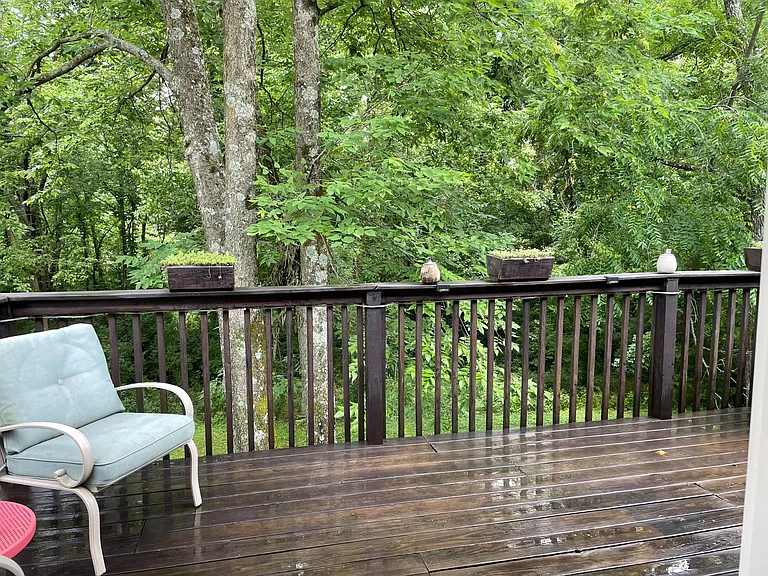 302 Williamsburg Ln — Photo 23