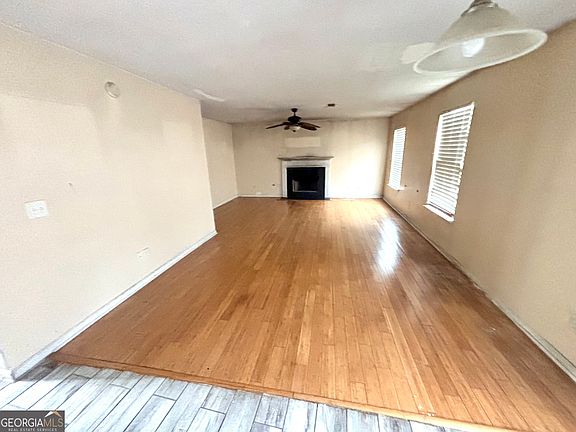 5th image of 285 Marriott Dr