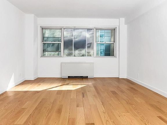 3rd image of 321 E 48th St APT 4G