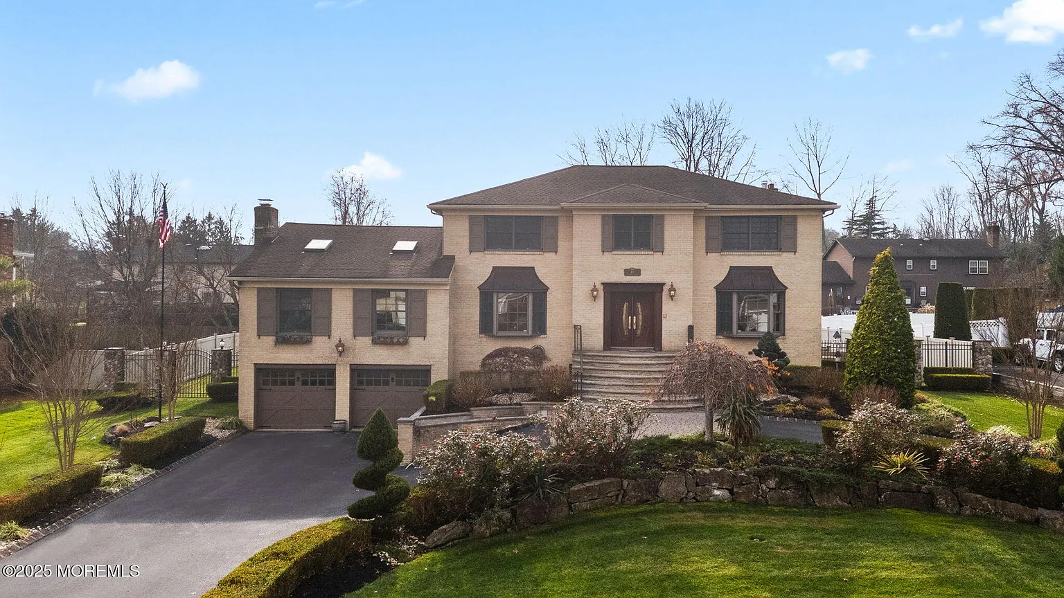 41 Thomas Drive photo 1