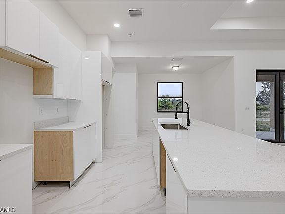 3rd image of 906 Tena Ave N