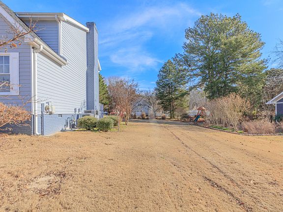 3rd image of 1322 Windbrook Ln