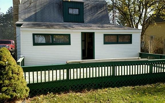 4th image of 216 Parker St