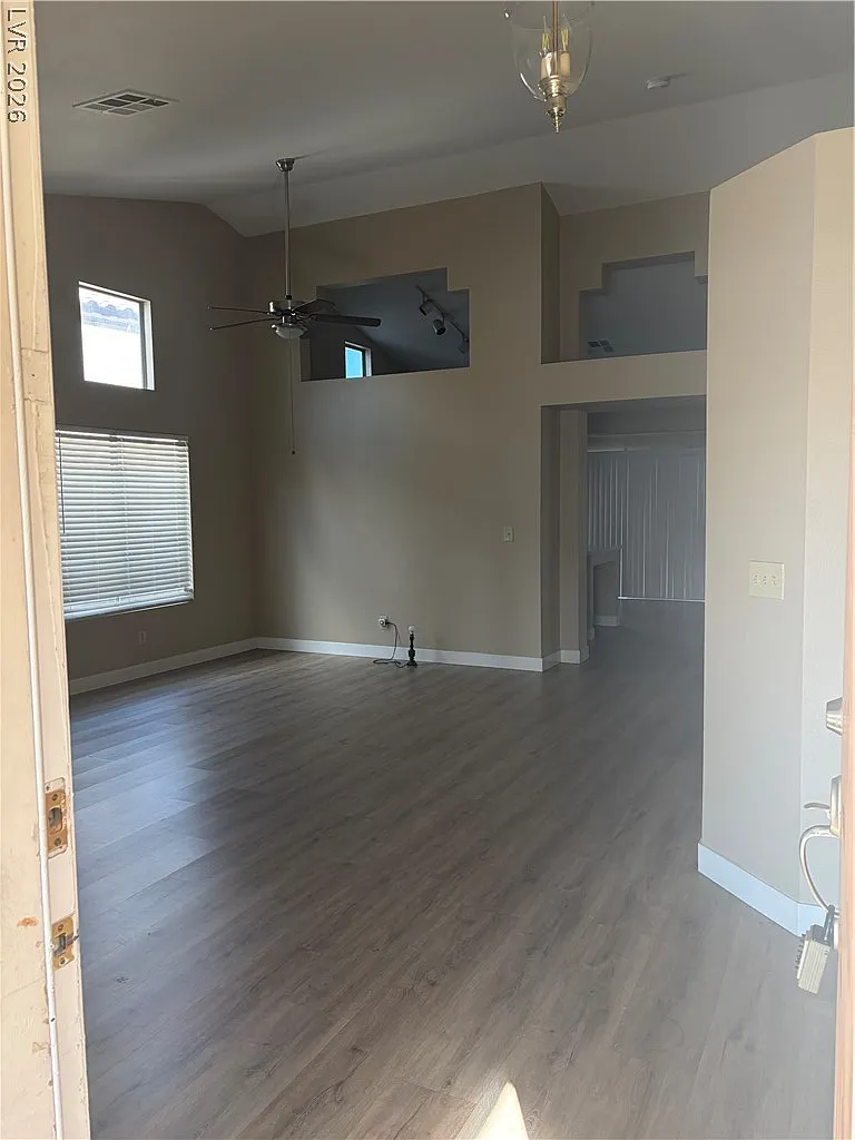 3 bed, 2.0 bath, 1633 sqft, $2,150 — Photo 3