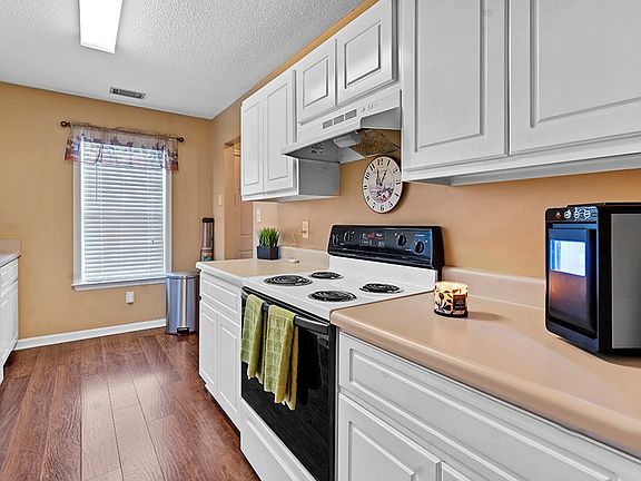 3rd image of 108 Saint Kitts Ct