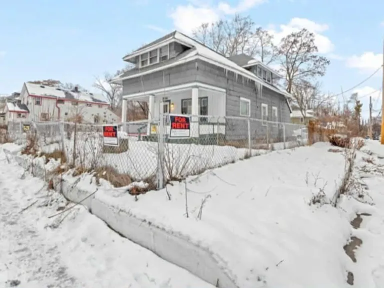 909 Baker St — Photo 17