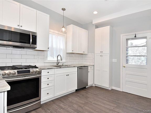 4th image of 213 Ashford Avenue
