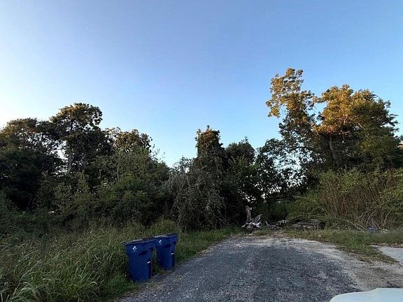 3rd image of 119 Thelma Ln