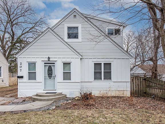 2nd image of 207 Fairlawn Dr