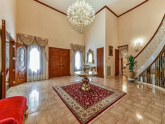 4th image of 24 Windermere Ln