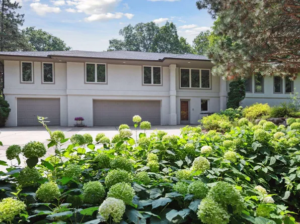 28125 Boulder Cir, Shorewood, MN 55331